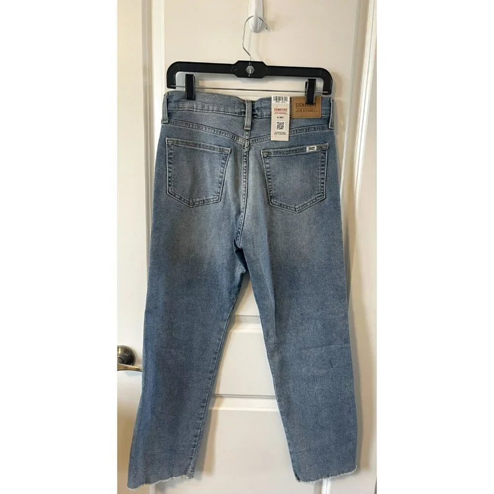 NWT Signature Levis Women's Heritage High Rise Straight Jeans Raw Hem 4/27 light